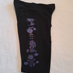 SunFrog Snoopy women's size *XXL* black leggings, design on right leg when worn